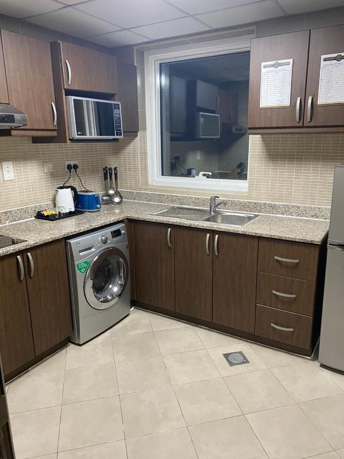 Vista Hotel Apartments Deluxe Дубай Экстерьер фото